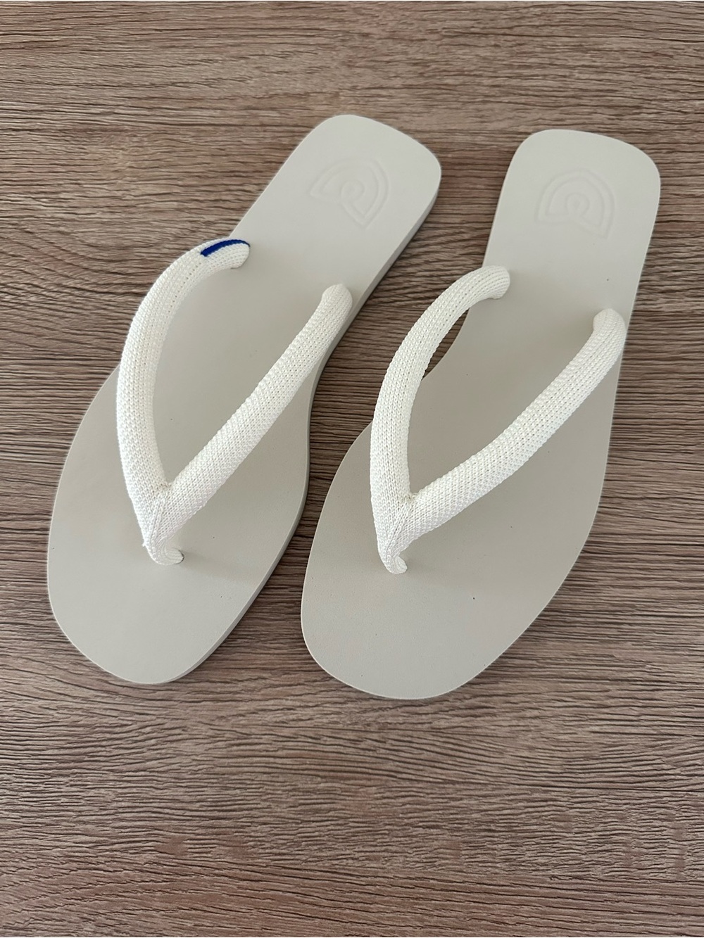 Rothys Flip Flop Sandals
NEW - No Tags or Box
Color - White